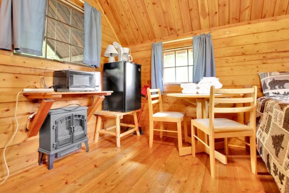 Rustic Cabin With Pool Access 布卢明顿 外观 照片