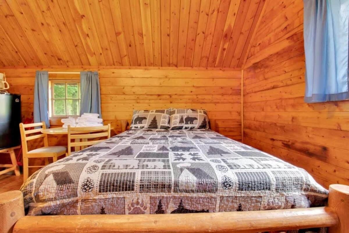 Rustic Cabin With Pool Access 布卢明顿 外观 照片
