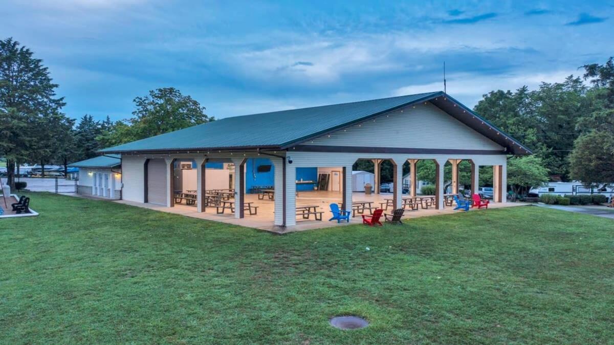 Rustic Cabin With Pool Access 布卢明顿 外观 照片